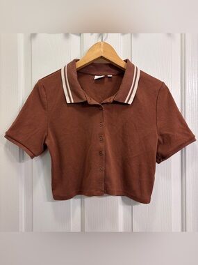 Aritzia Sun-deh Cropped Brown Polo Shirt with Contrast Striped Collar